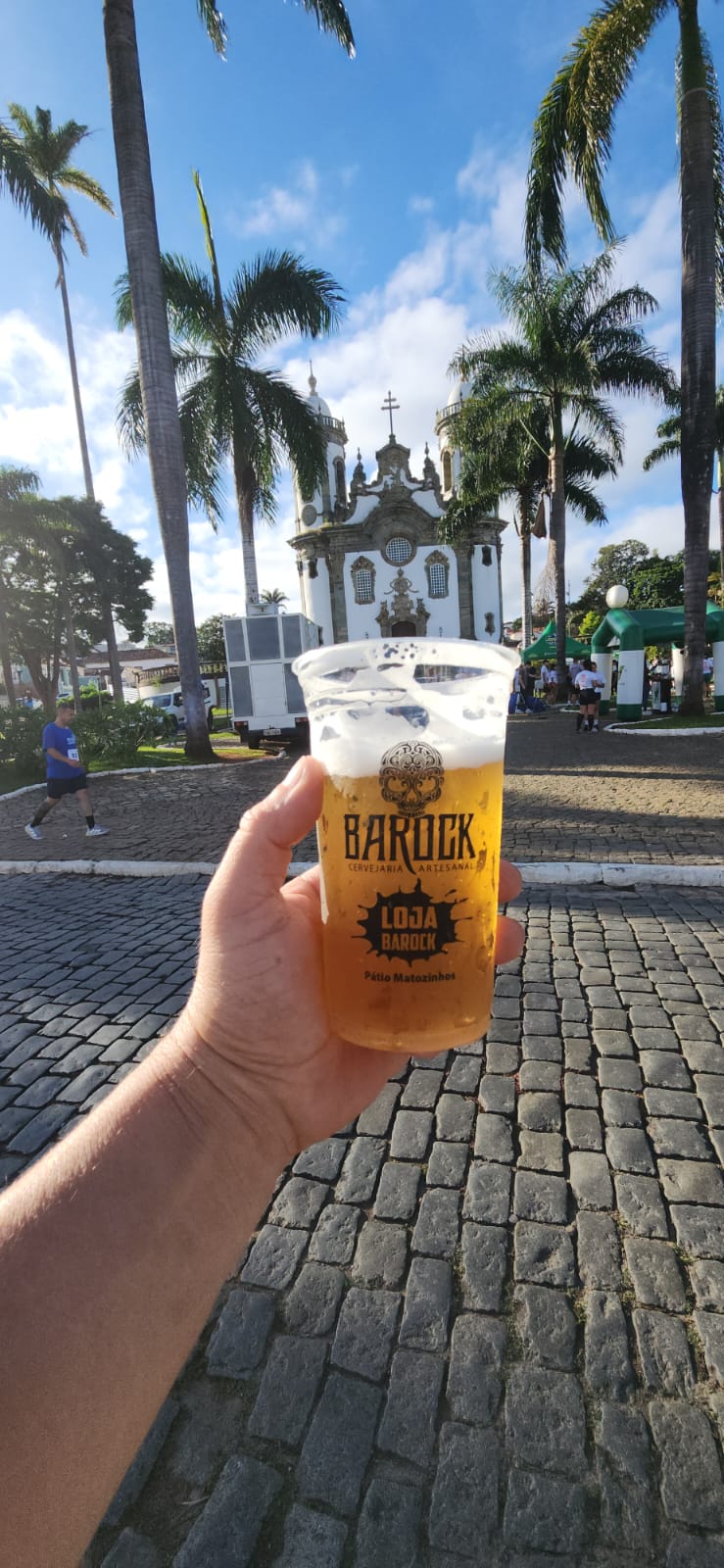 Copo Barock diante da Igreja de São Francisco